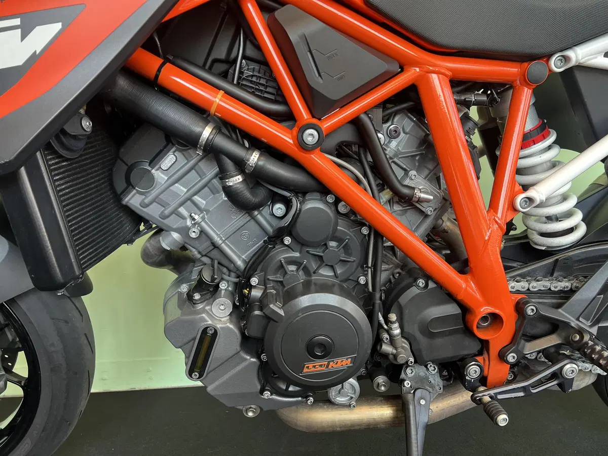KTM 1290 Super Duke R ABS (2014 - 16) (15)
