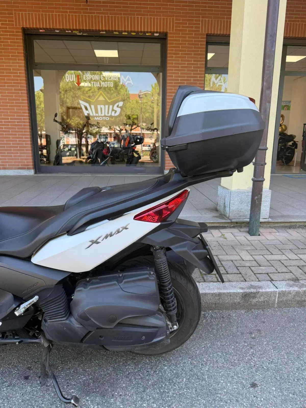 Yamaha X-Max 400 ABS (2013 - 16) (4)