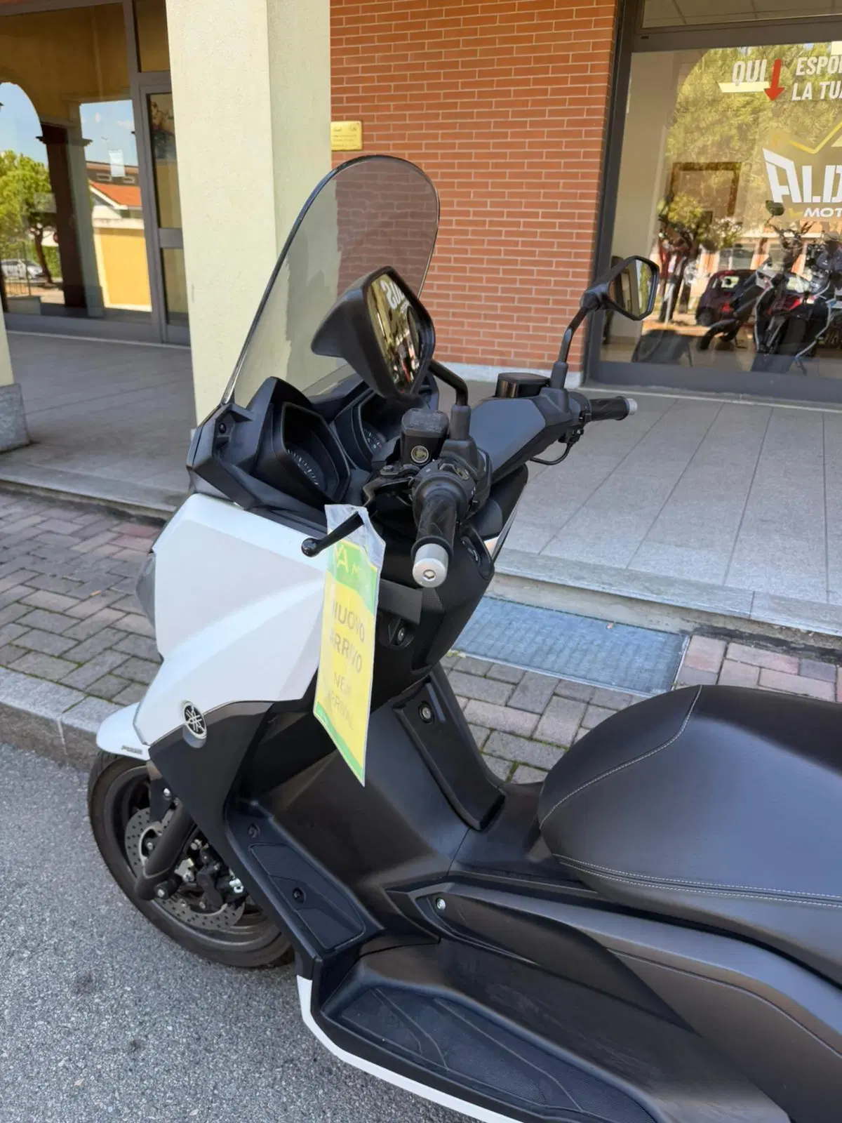 Yamaha X-Max 400 ABS (2013 - 16) (6)