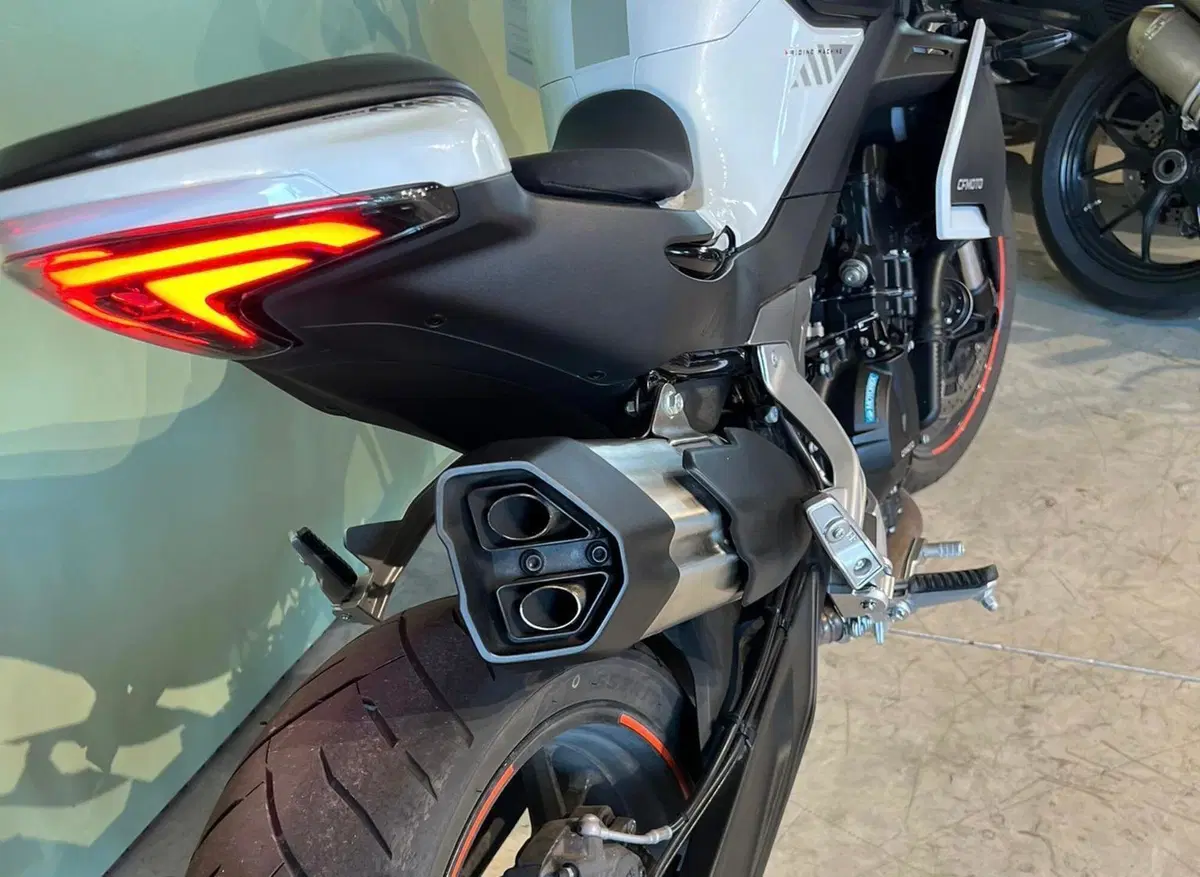 CFMOTO 800NK Advanced (2023 - 26) (3)