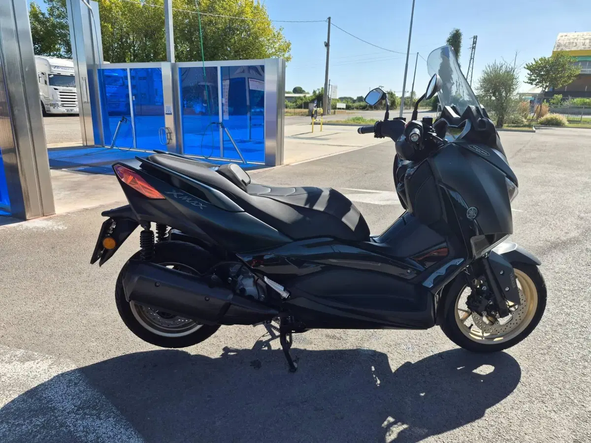 Yamaha X-Max 300 Tech Max (2021 - 24) (2)
