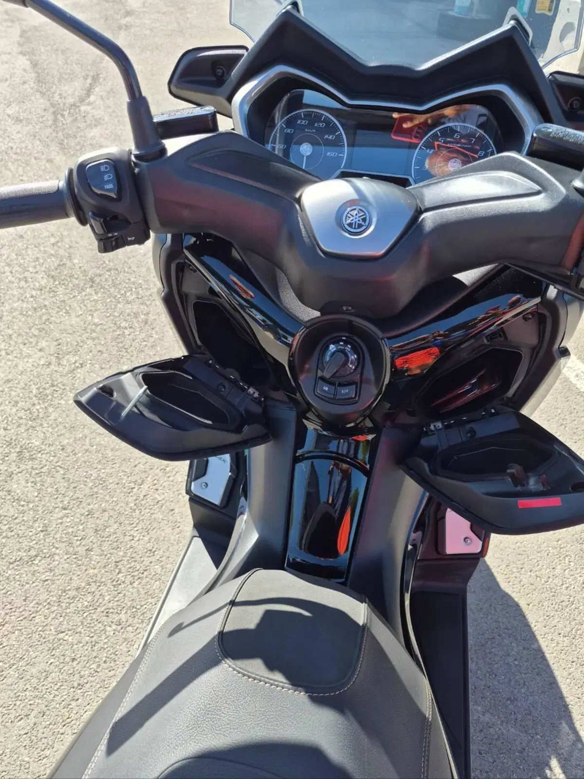 Yamaha X-Max 300 Tech Max (2021 - 24) (3)
