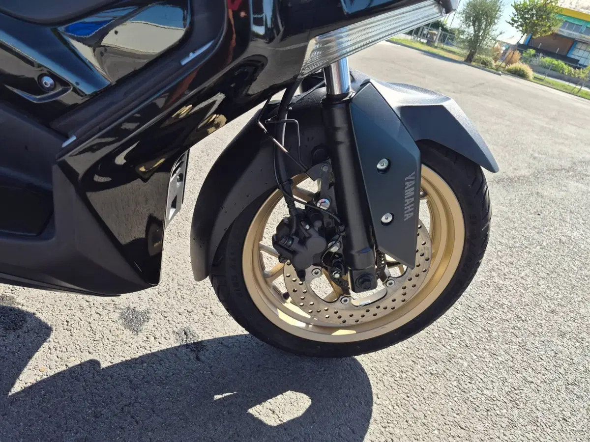 Yamaha X-Max 300 Tech Max (2021 - 24) (4)