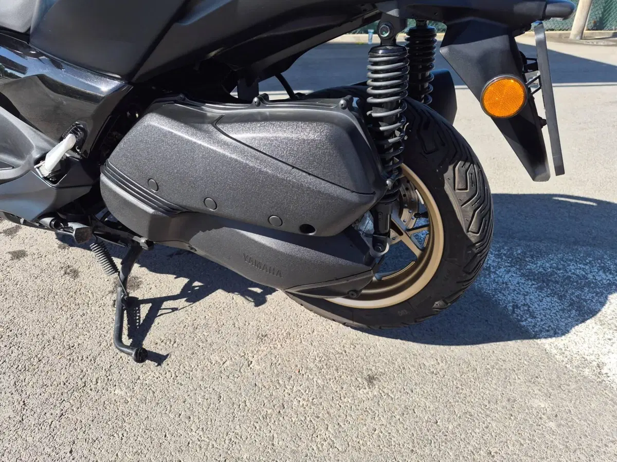 Yamaha X-Max 300 Tech Max (2021 - 24) (9)