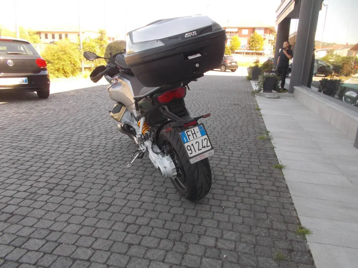 Moto Guzzi V100 Mandello S (2022 - 24) (3)