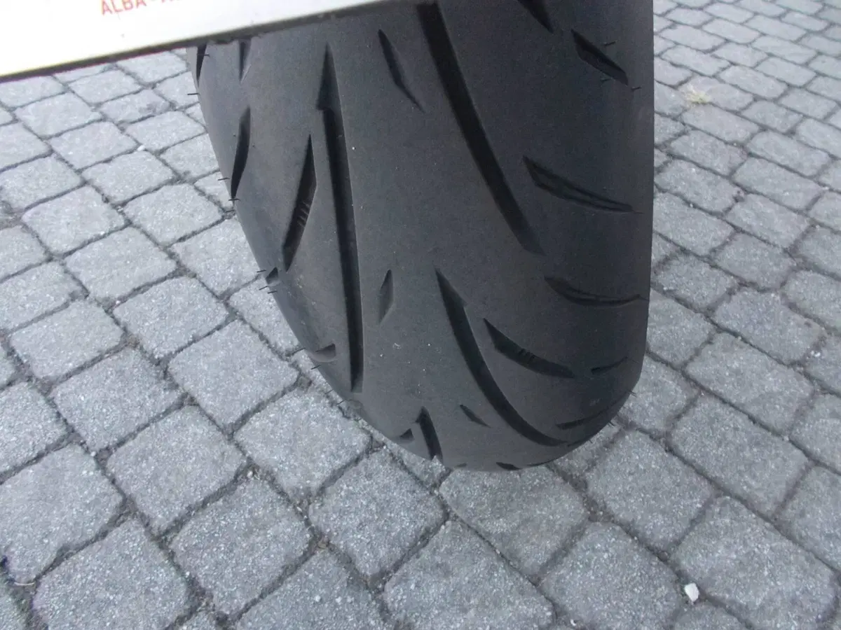 Moto Guzzi V100 Mandello S (2022 - 24) (5)
