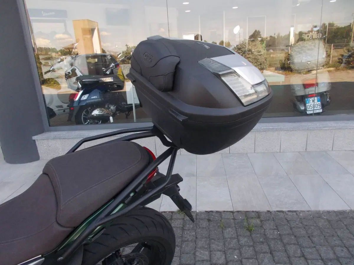 Moto Guzzi V100 Mandello S (2022 - 24) (9)