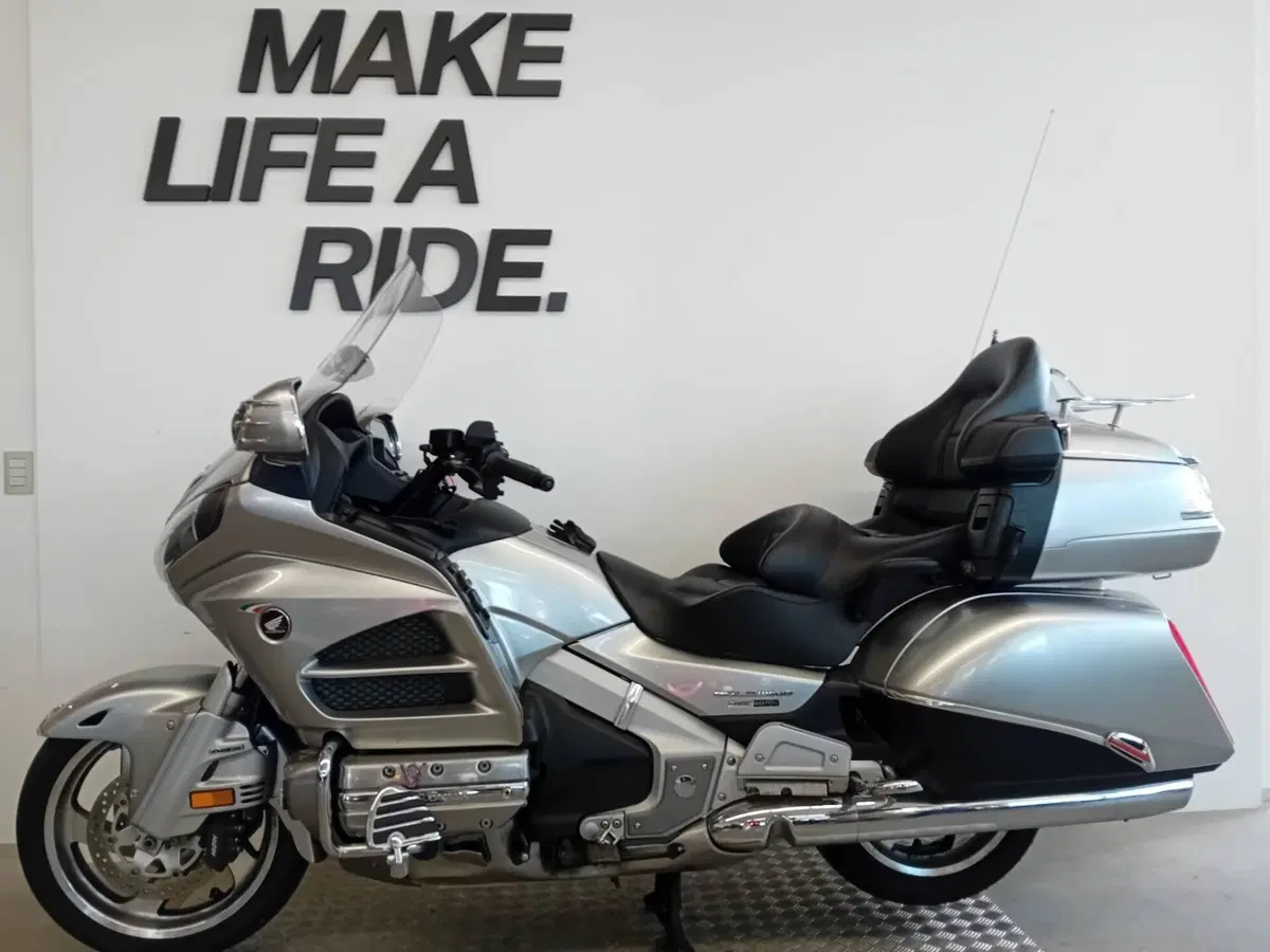 Honda GL 1800 Gold Wing (2012 - 17) (2)