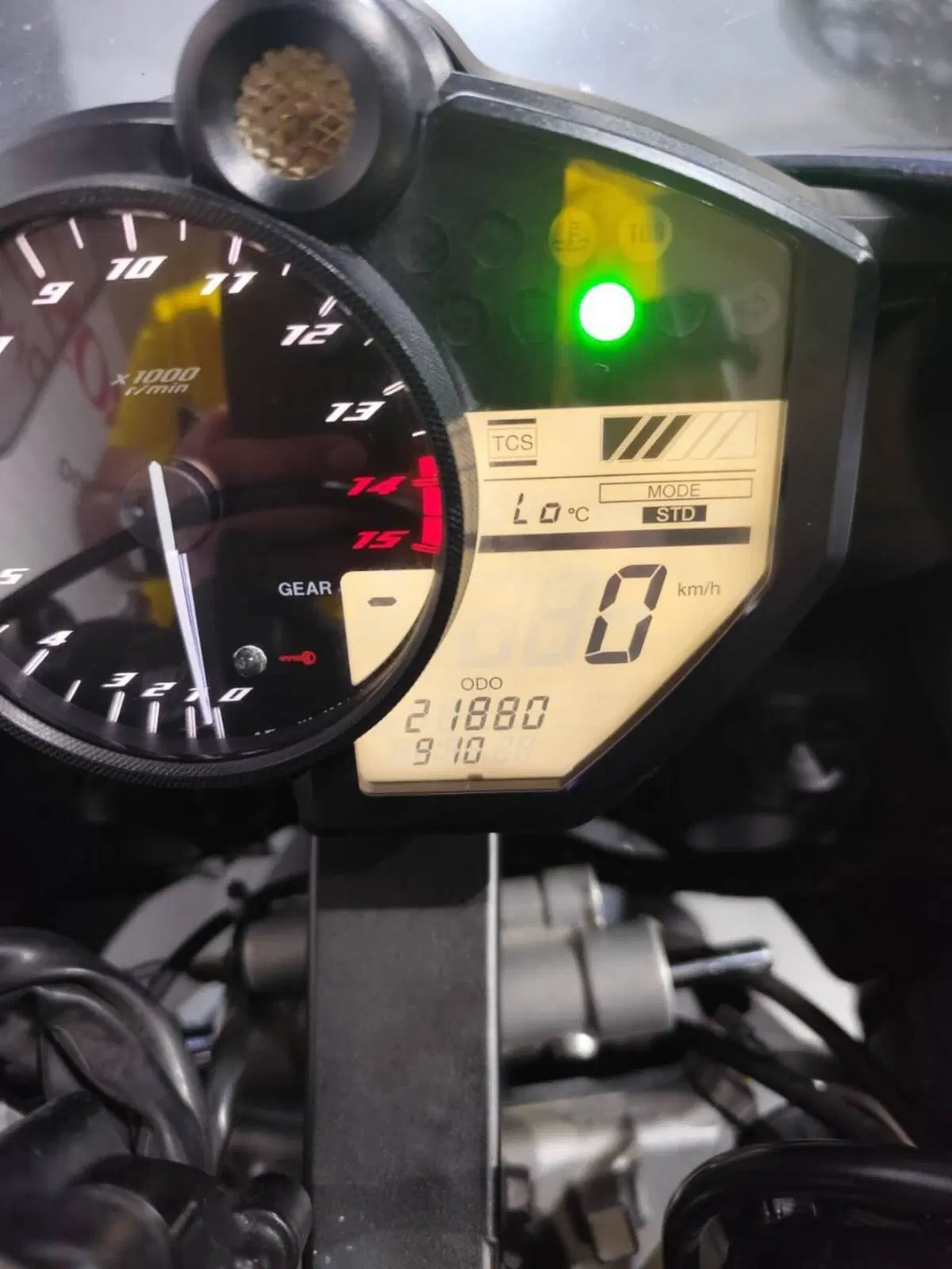 Yamaha YZF R1 (2012 - 14) (8)
