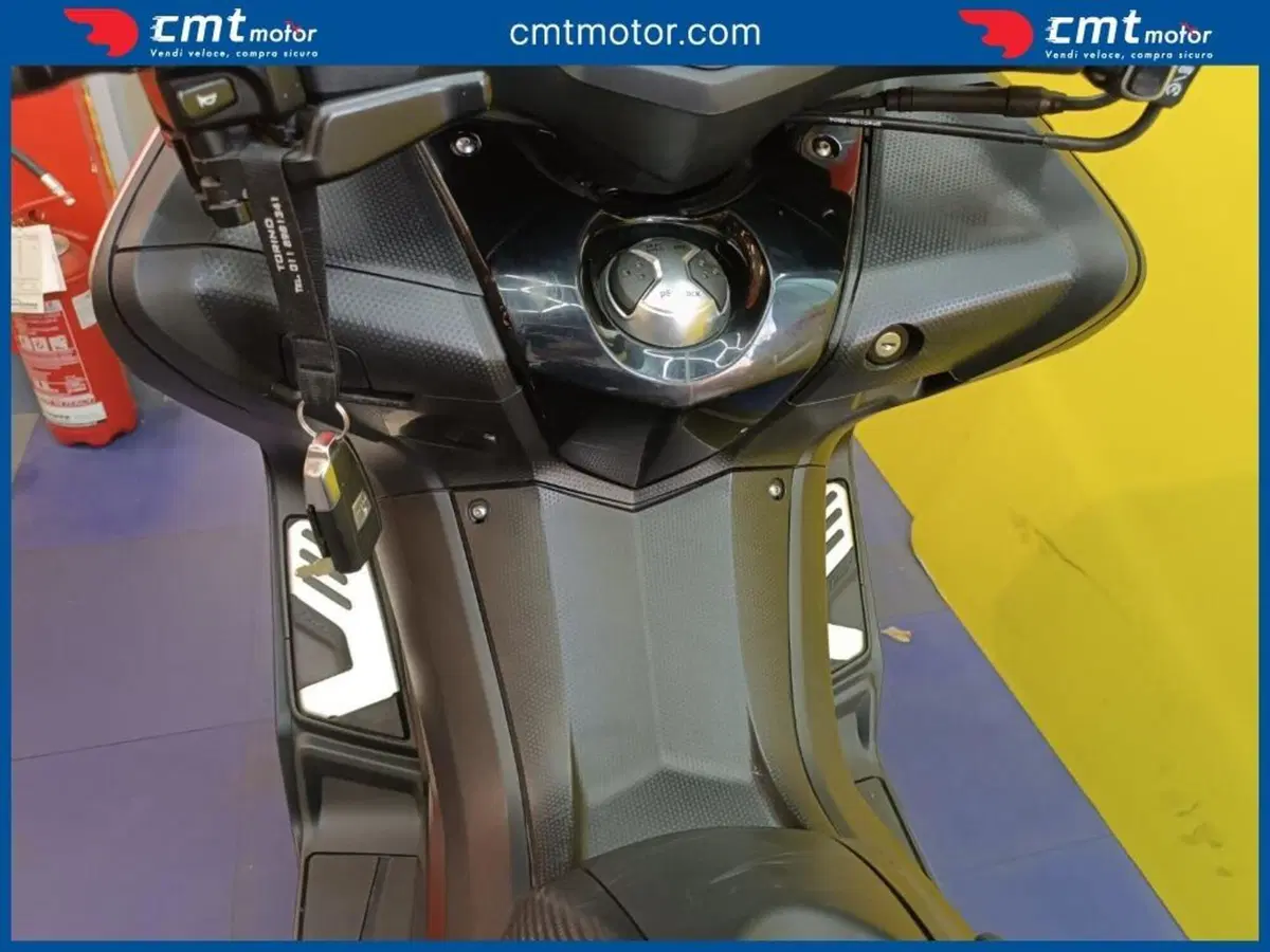 Yamaha T-Max 530 ABS (2015 - 17) (11)