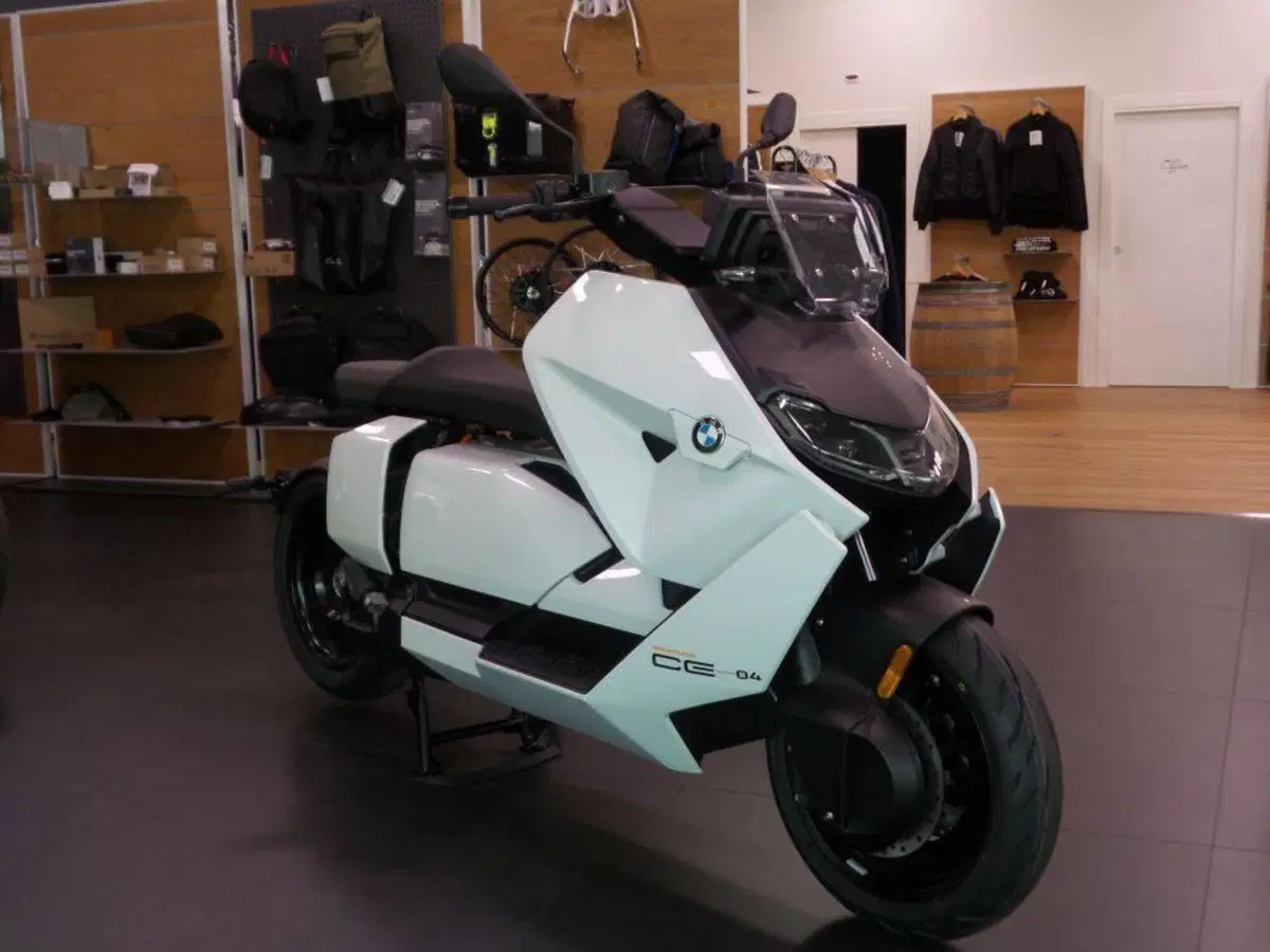 Bmw CE 04 (2021 - 25) (3)