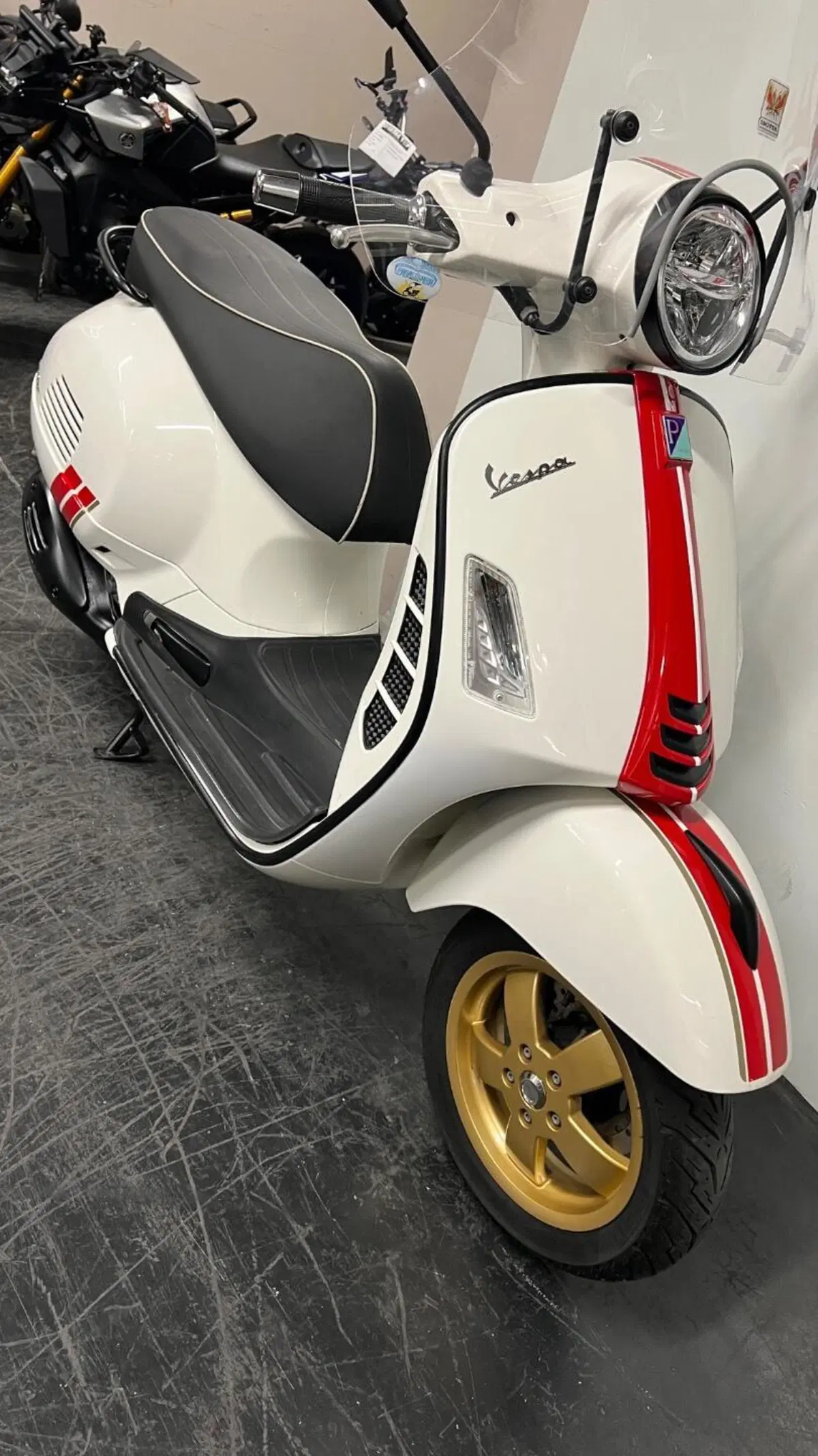 Vespa GTS 300 Super Racing Sixties Hpe (2021 - 22) (10)