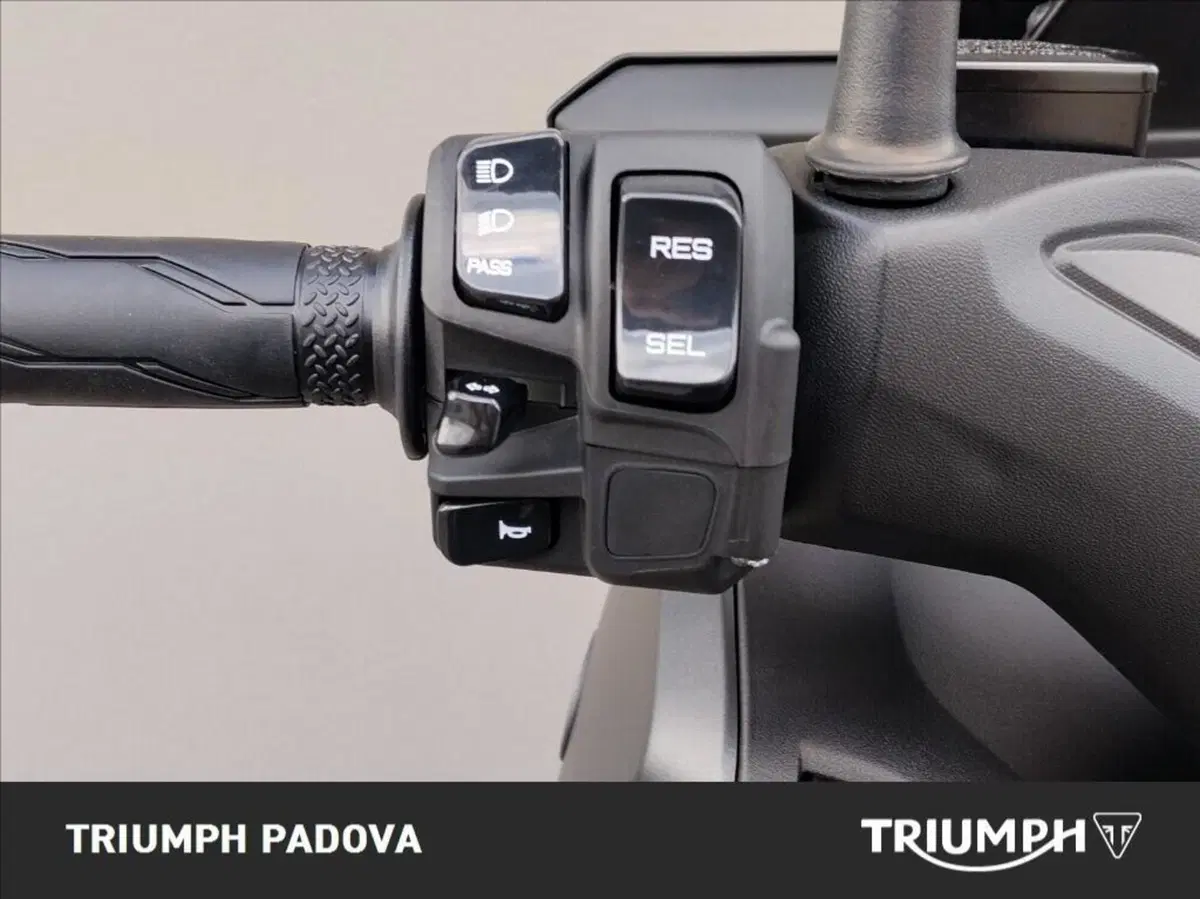 Yamaha X-Max 300 (2021 - 24) (12)