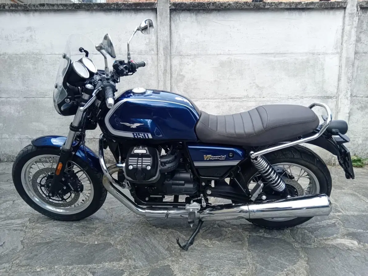 Moto Guzzi V7 Special (2021 - 24) (2)