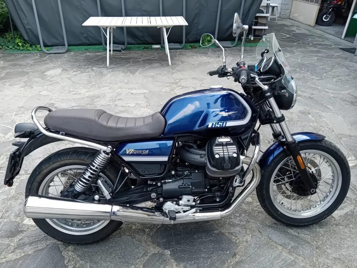 Moto Guzzi V7 Special (2021 - 24) (3)