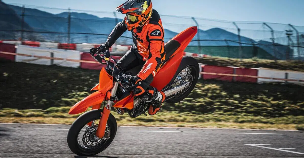 KTM 450 SMR 2027: la supermotard racing pronta per la pista [GALLERY]