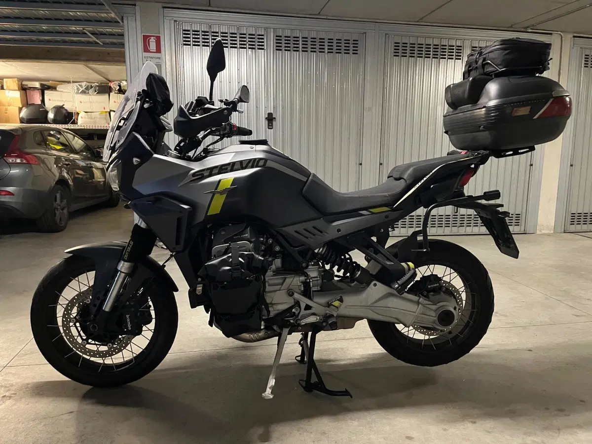 Moto Guzzi Stelvio (2024 - 26) (2)