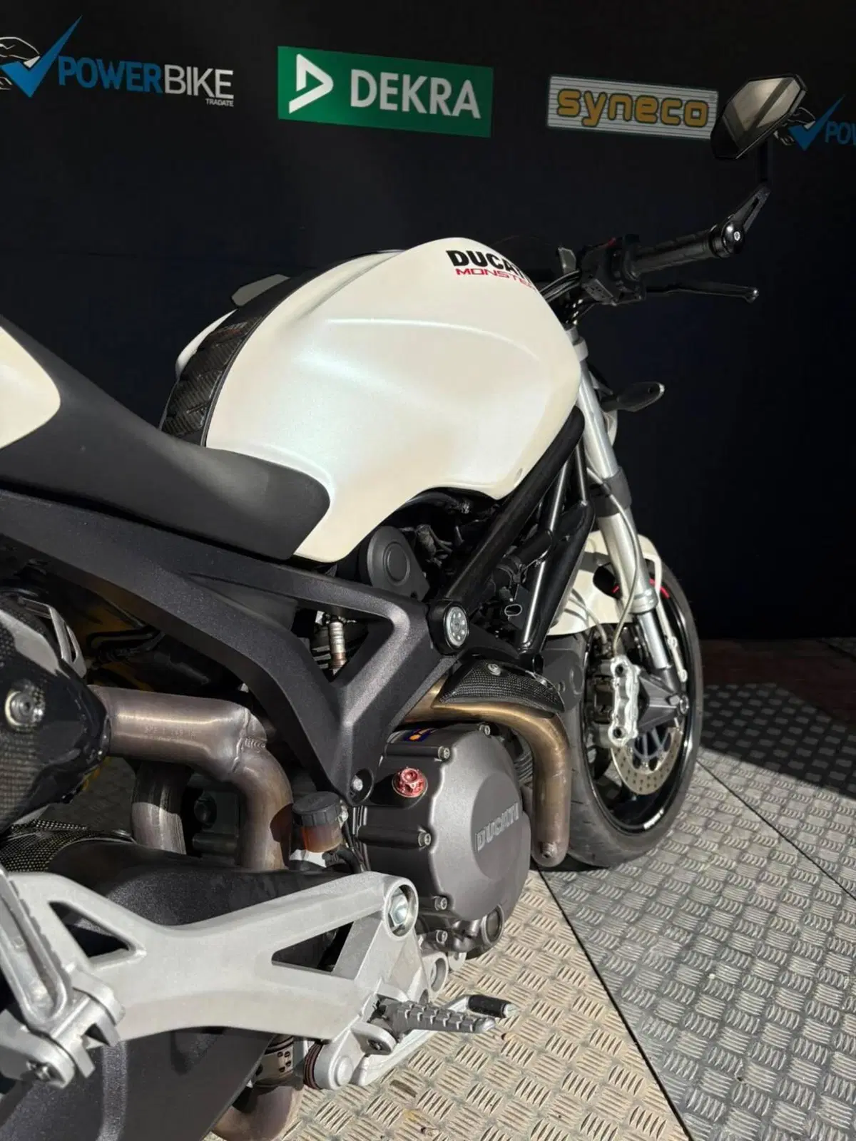 Ducati Monster 696 (2008 - 13) (6)
