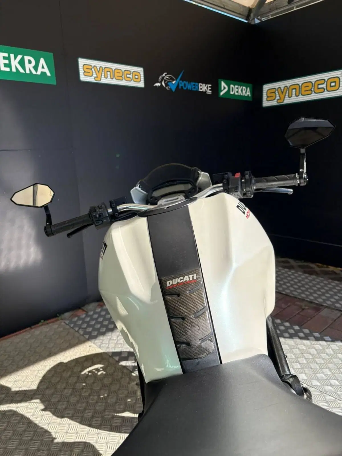 Ducati Monster 696 (2008 - 13) (12)