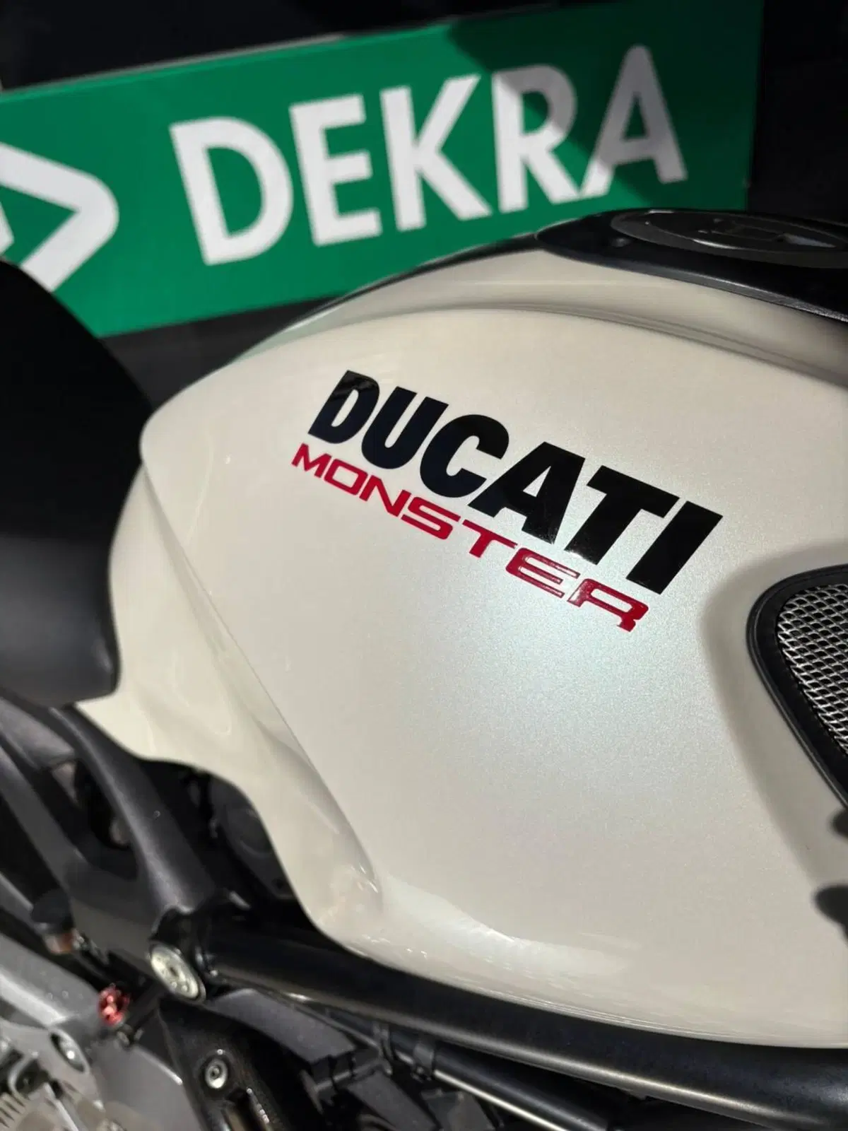 Ducati Monster 696 (2008 - 13) (3)
