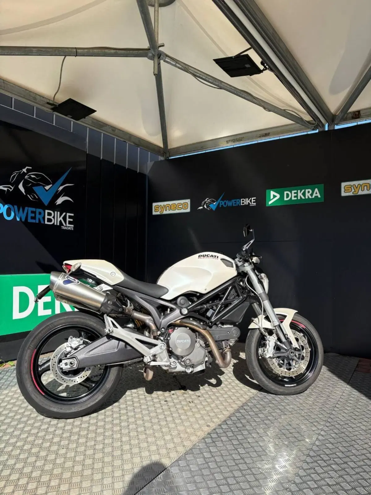 Ducati Monster 696 (2008 - 13) (2)