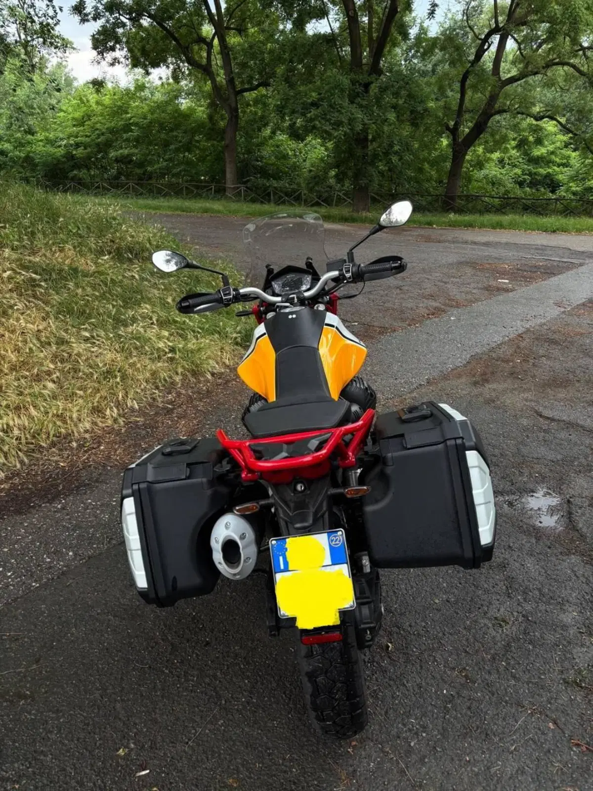 Moto Guzzi V85 TT Evocative Graphics (2021 - 23) (3)