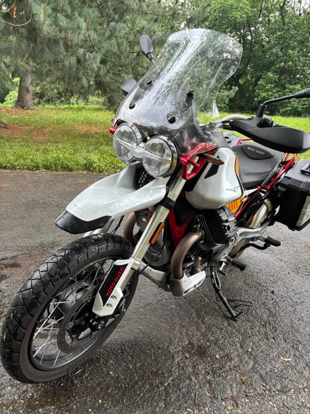 Moto Guzzi V85 TT Evocative Graphics (2021 - 23) (4)