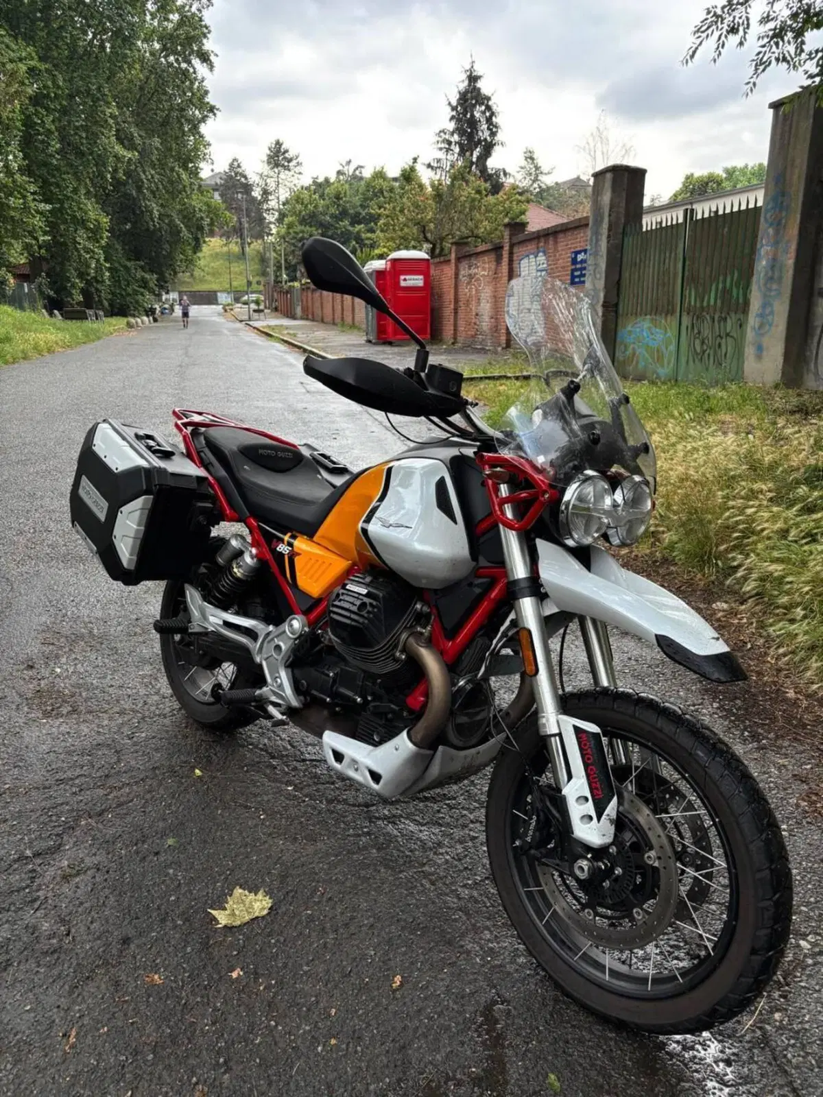 Moto Guzzi V85 TT Evocative Graphics (2021 - 23) (6)