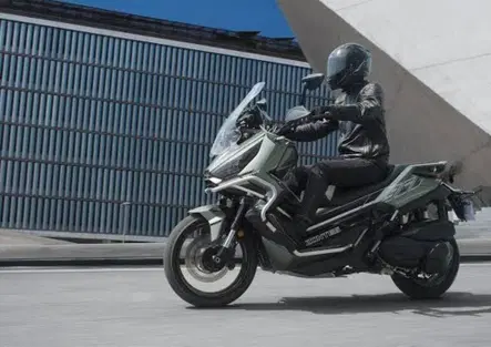 Il mercato cresce, ma le moto restano in rosso: le immatricolazioni di agosto 2026