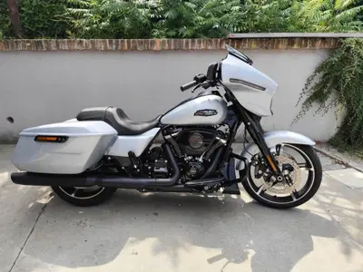 Harley-Davidson Street Glide (2024 - 26) usata