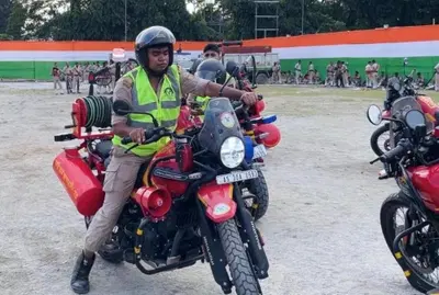 Royal Enfield Himalayan 450, vera tuttofare: ora in versione &ldquo;vigili del fuoco&rdquo;