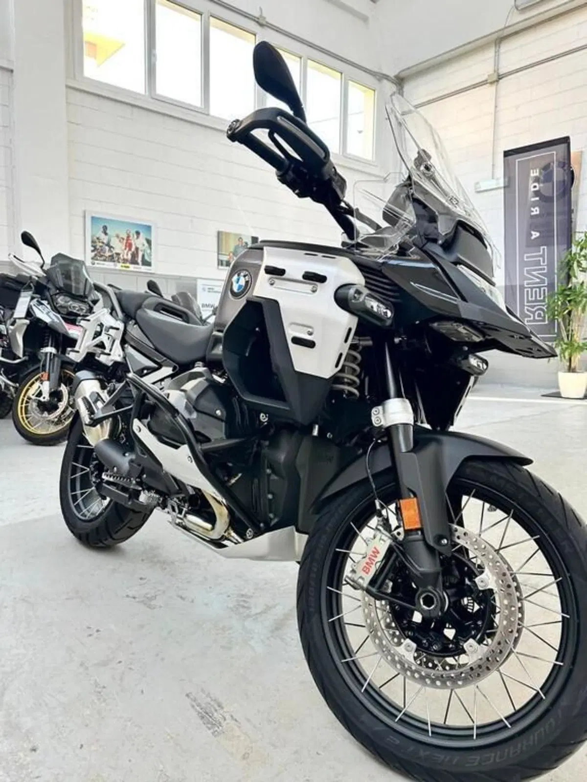 Bmw R 1300 GS Adventure Triple Black (2025 - 26) (3)