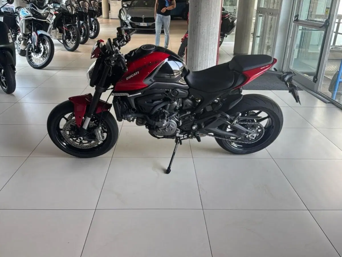 Ducati Monster 937 + (2021 - 25) (3)