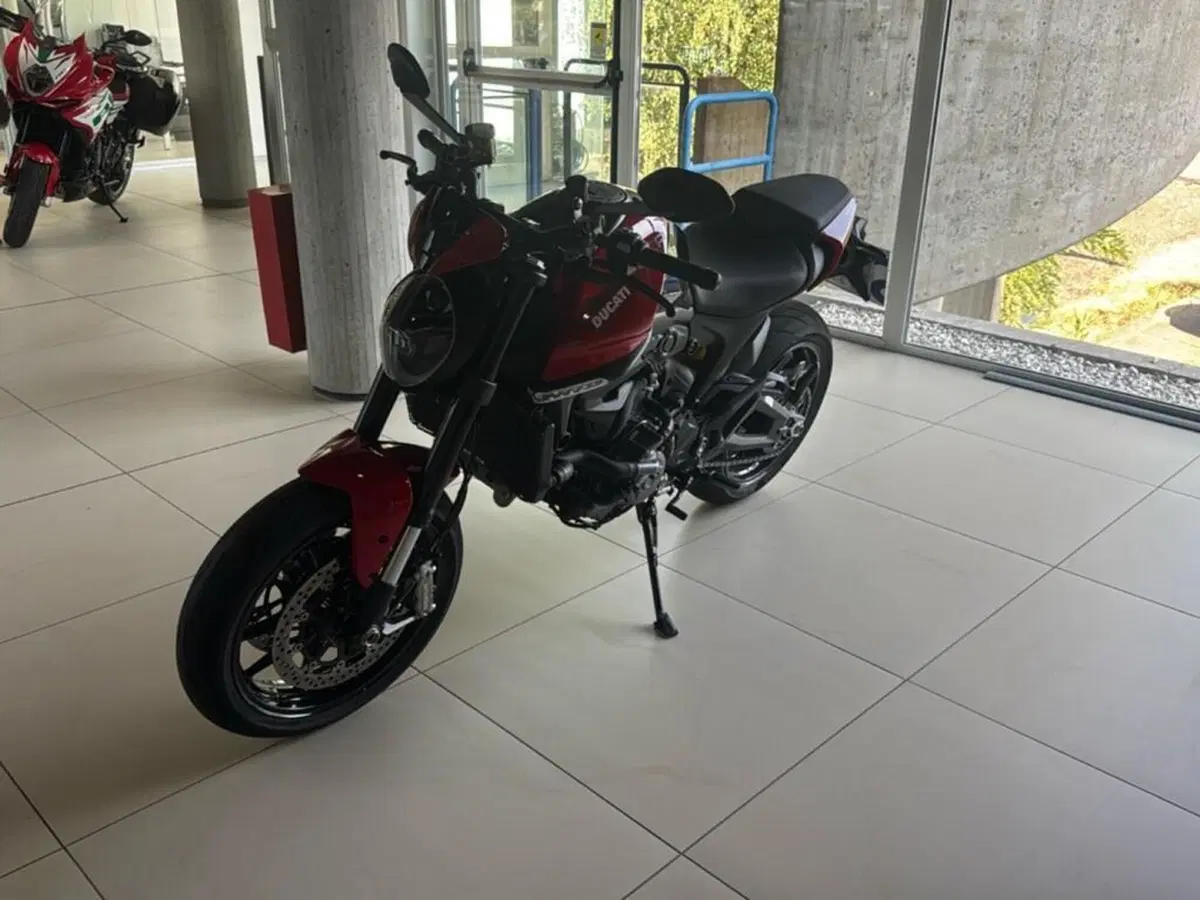 Ducati Monster 937 + (2021 - 25)
