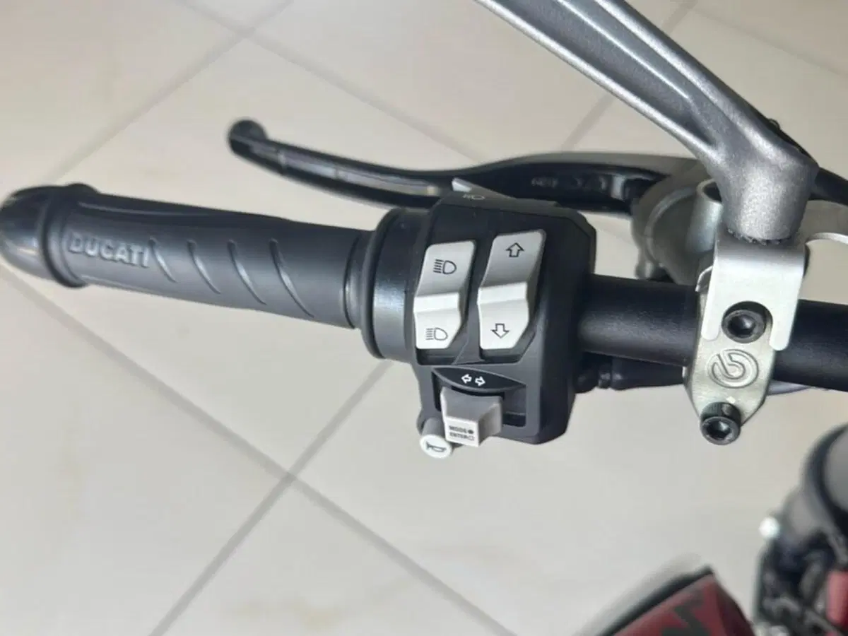 Ducati Monster 937 + (2021 - 25) (10)