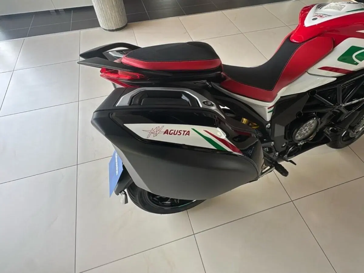 MV Agusta Turismo Veloce 800 Lusso SCS (2021 - 26) (9)