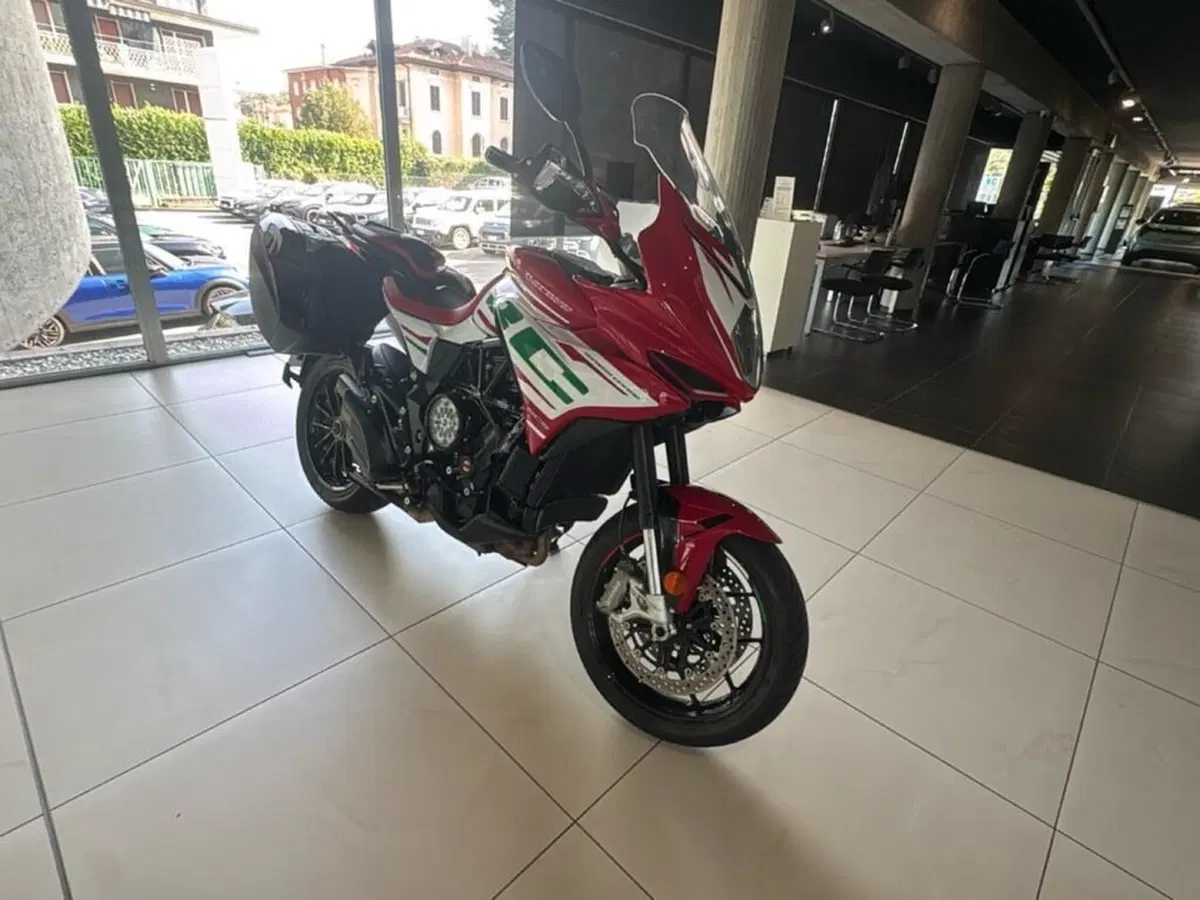 MV Agusta Turismo Veloce 800 Lusso SCS (2021 - 26) (3)