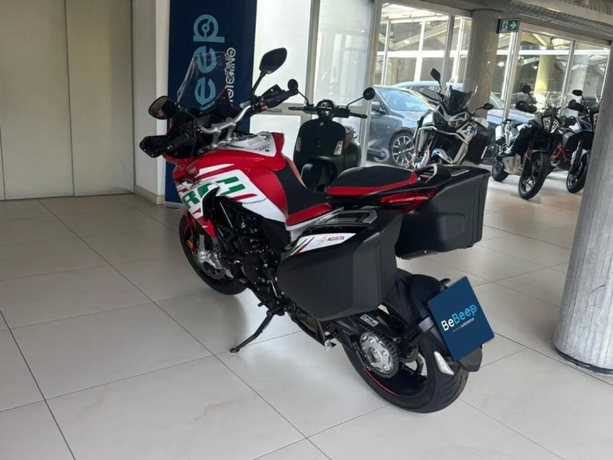MV Agusta Turismo Veloce 800 Lusso SCS (2021 - 26) (5)