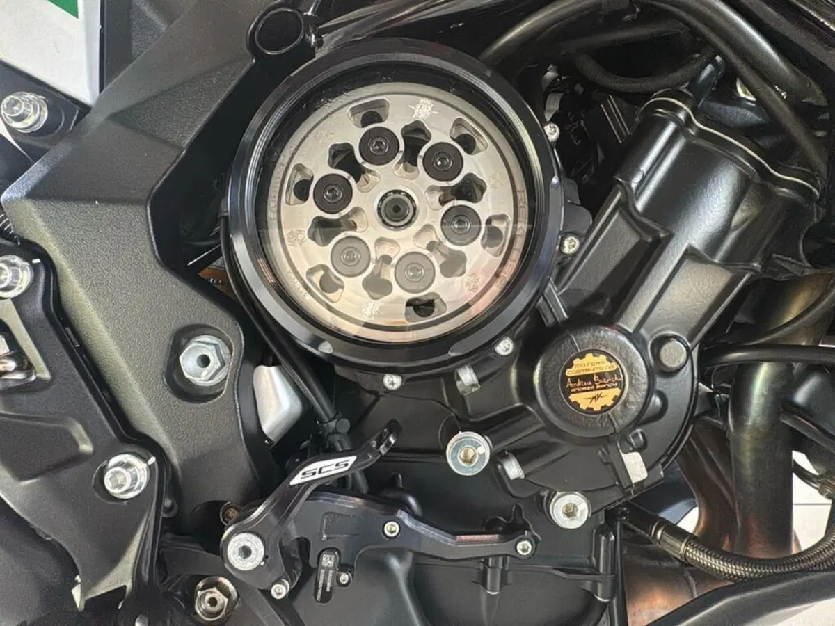 MV Agusta Turismo Veloce 800 Lusso SCS (2021 - 26) (10)