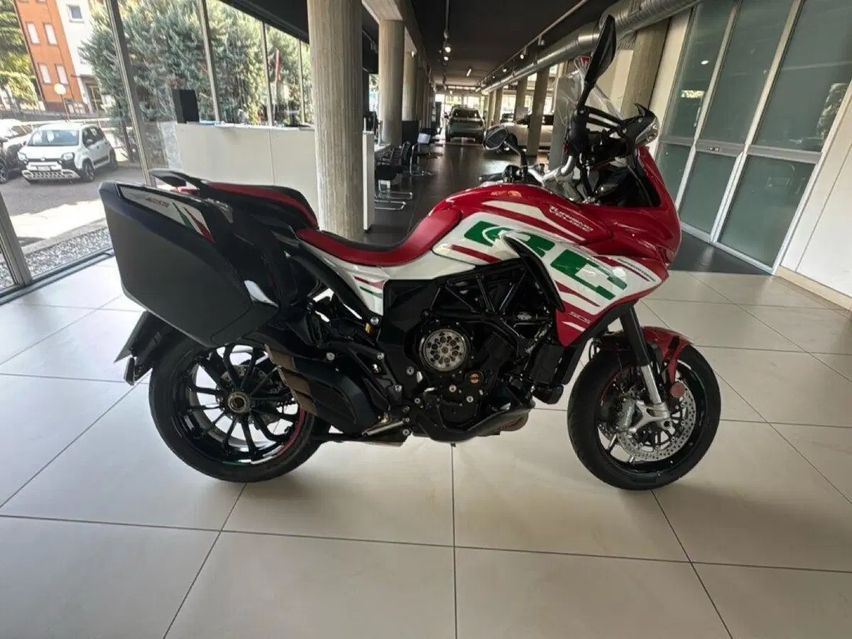 MV Agusta Turismo Veloce 800 Lusso SCS (2021 - 26) (8)