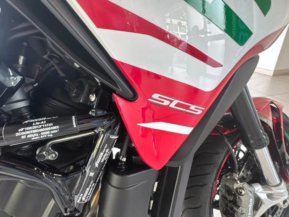 MV Agusta Turismo Veloce 800 Lusso SCS (2021 - 26) (11)