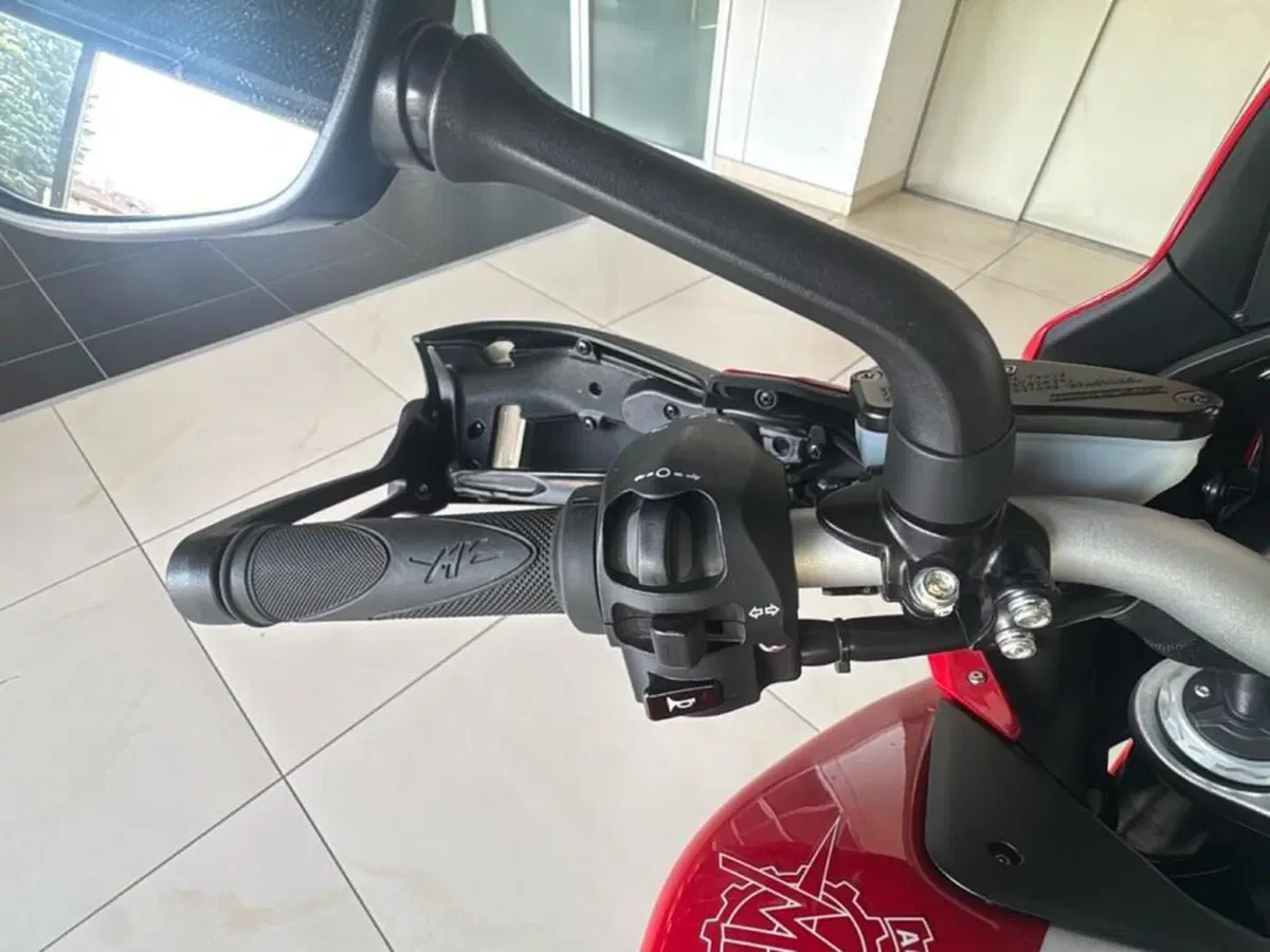 MV Agusta Turismo Veloce 800 Lusso SCS (2021 - 26) (13)