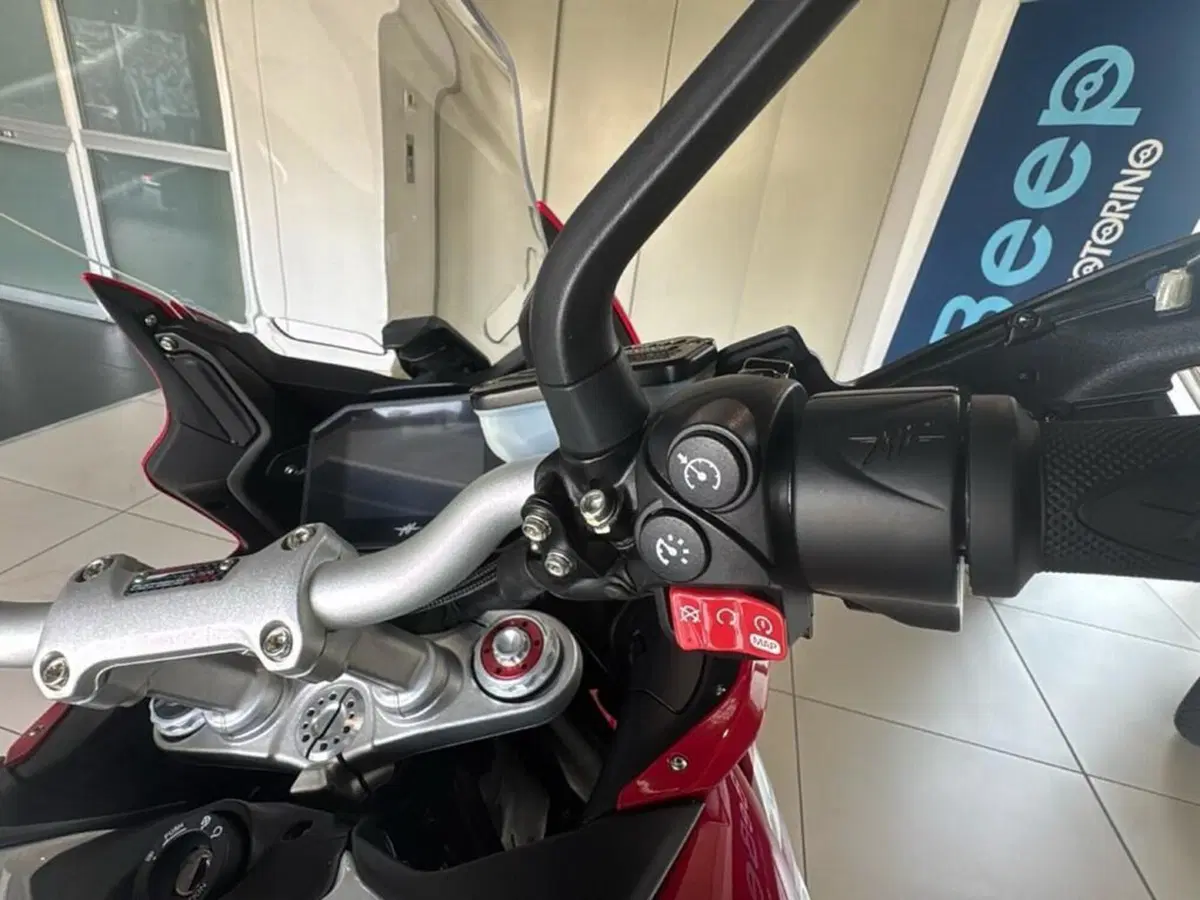 MV Agusta Turismo Veloce 800 Lusso SCS (2021 - 26) (12)