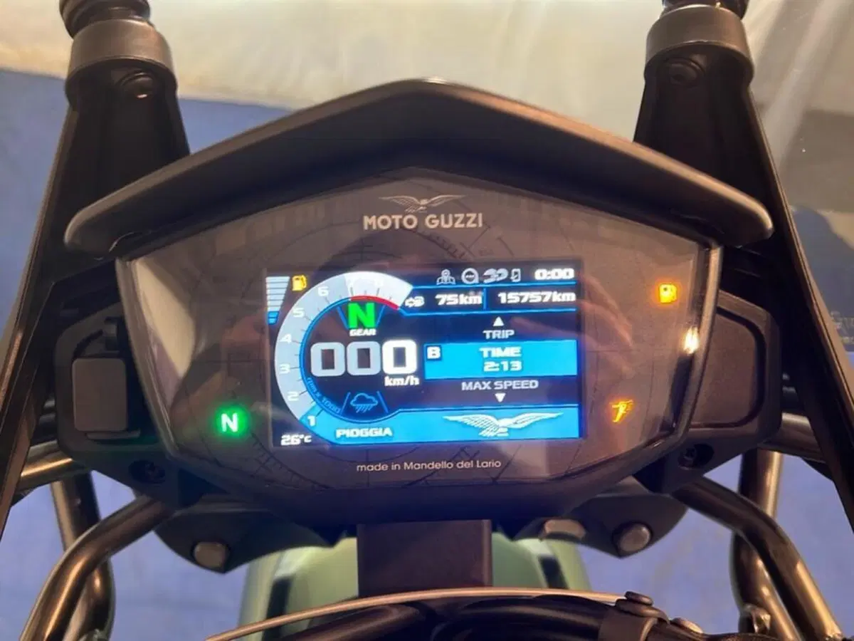 Moto Guzzi V85 TT Centenario (2021 - 22) (10)