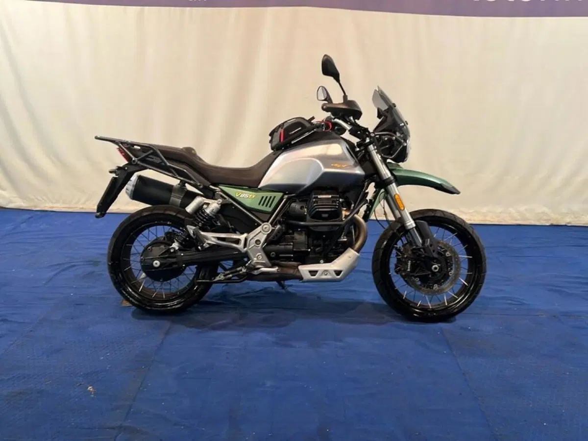 Moto Guzzi V85 TT Centenario (2021 - 22) (4)