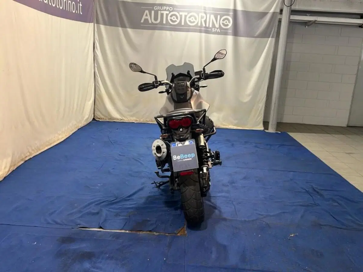 Moto Guzzi V85 TT Centenario (2021 - 22) (6)