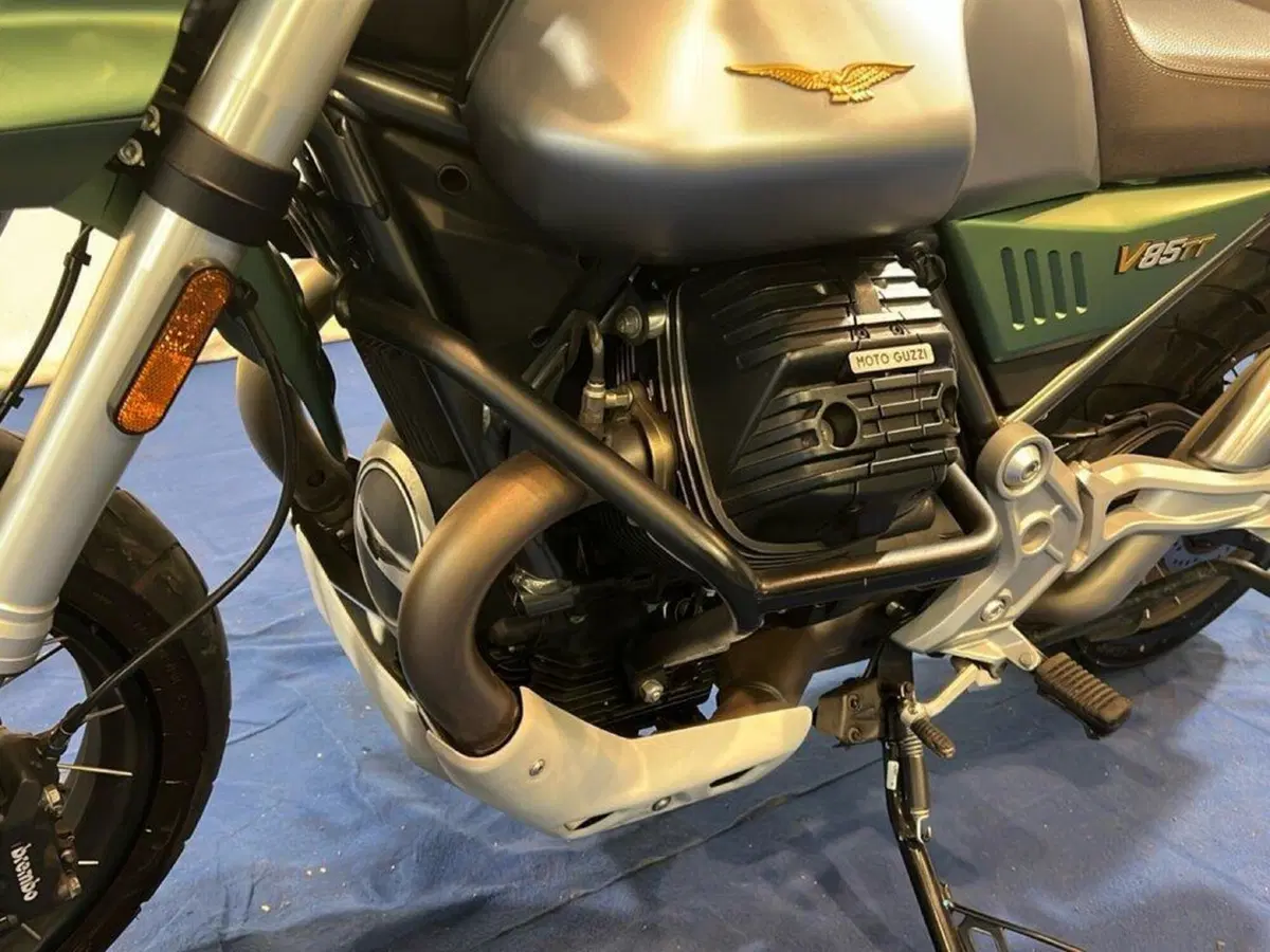 Moto Guzzi V85 TT Centenario (2021 - 22) (12)