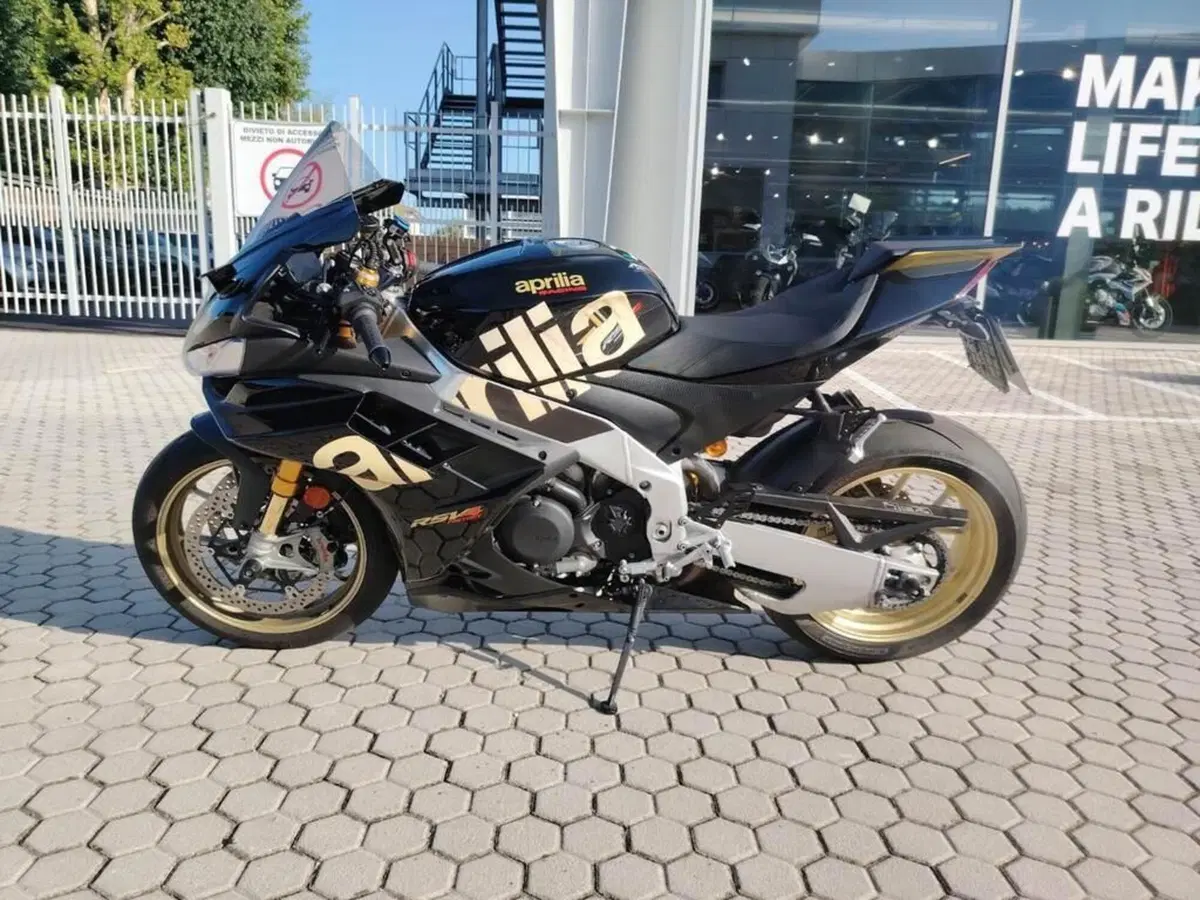 Aprilia RSV4 1100 Factory (2021 - 24) (3)