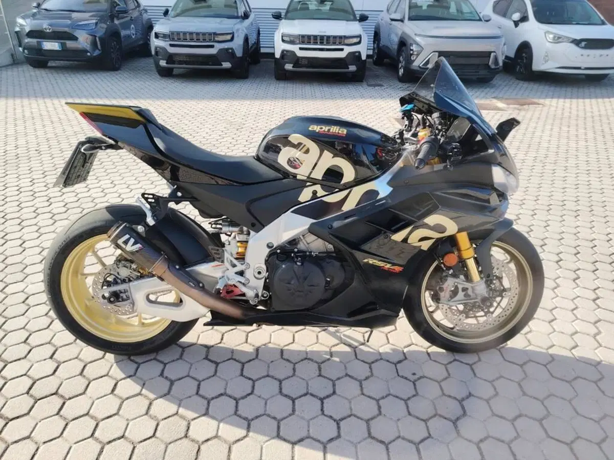Aprilia RSV4 1100 Factory (2021 - 24) (7)