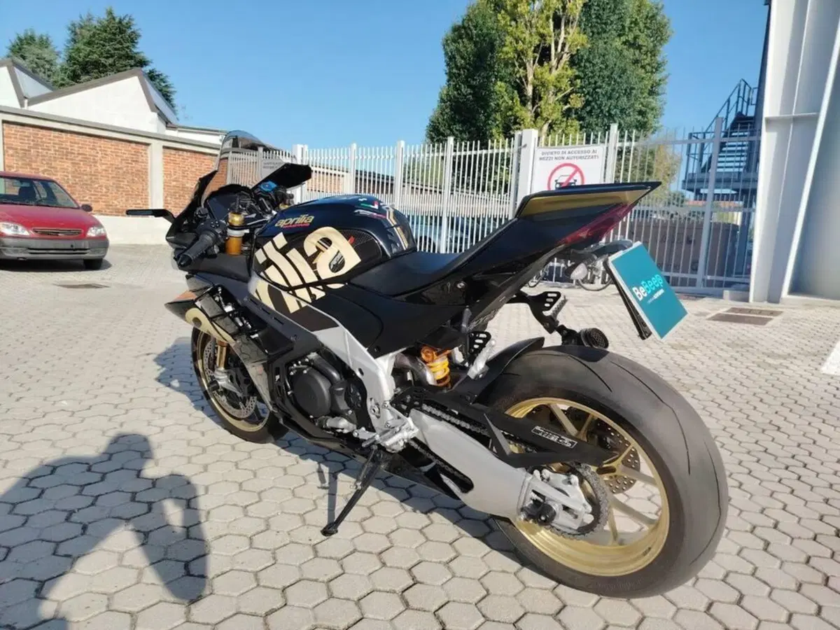 Aprilia RSV4 1100 Factory (2021 - 24) (4)